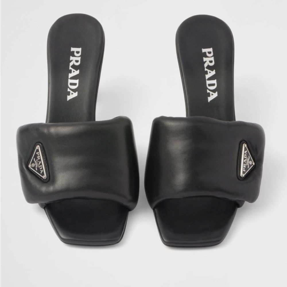 Black leather Soft padded nappa sandals

SZ 41